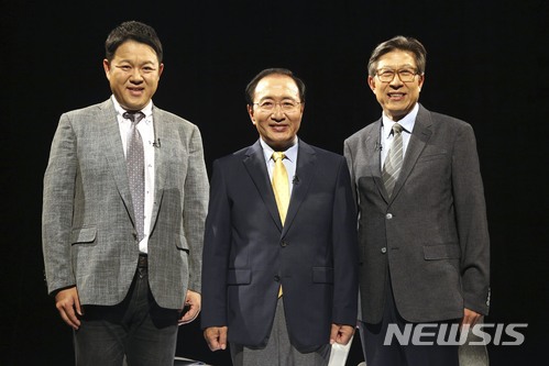 JTBC '썰전' 출연진. 왼쪽부터 김구라, 고 노회찬, 박형준