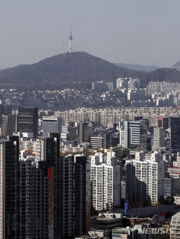 지난 10월 오후 서울 도심 아파트 단지의 모습.