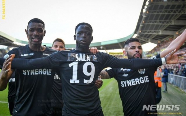 10일(현지시간) 프랑스 프로축구 리그앙(1부리그) 낭트의 선수 전원이 검정색 유니폼에 '살라'라는 이름을 붙이고 그라운드를 누볐다. (사진=FC낭트 홈페이지)