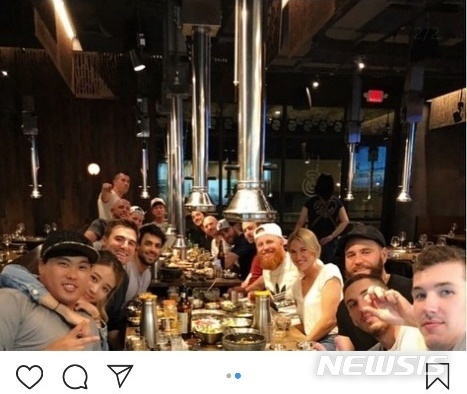 LA 다저스 류현진이 지난 6월25일(한국시간) 자신의 SNS에 팀 동료들과 한국식 바비큐를 즐기는 사진을 올렸다. (사진=류현진 인스타그램 캡처)