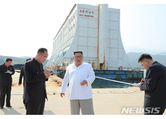 금강산관광지구 시찰하는 김정은 북한 국무위원장