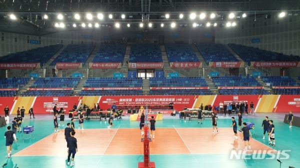 남자 배구 대표팀이 6일 중국 장먼의 장먼 스포츠센터에서 2020 도쿄올림픽 아시아 대륙예선전을 앞두고 훈련을 하고 있다. (사진=대한배구협회 제공)