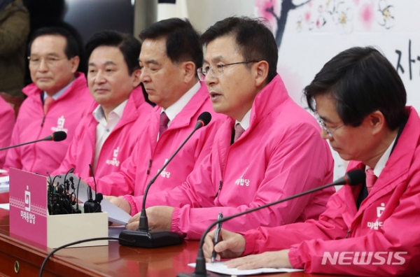 황교안 미래통합당 대표가 20일 서울 여의도 국회에서 열린 최고위원회의에서 발언을 하고 있다.