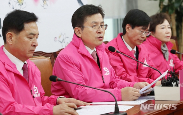 황교안 미래통합당 대표가 20일 서울 여의도 국회에서 열린 최고위원회의에서 발언을 하고 있다.
