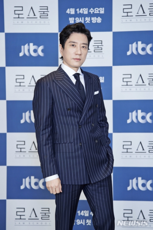배우 김명민이 14일 열린 JTBC 수목드라마 '로스쿨' 제작발표회에 참석했다. (사진=JTBC 제공) 2021.04.14. photo@newsis.com
