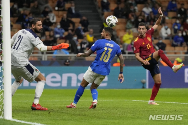 스페인 골잡이 페란 토레스가 멀티골로 이탈리아 격파에 앞장섰다. 2021.10.06.