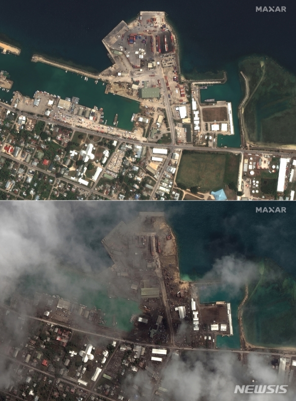 맥사 테크놀로지가 제공한 위성사진에 통가 해저화산 폭발 전과 후인 2021년 12월 29일(위)과 2022년 1월 18일(현지시간) 통가 수도 누쿠알로파의 주요 항만 시설이 보인다. 2022.01.18.