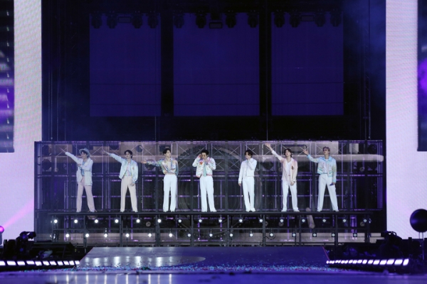 고승민 기자 = 방탄소년단 10일 오후 서울 잠실올림픽경기장에서 열린 'BTS PERMISSION TO DANCE - SEOUL'에서 열창하고 있다. (사진=빅히트뮤직 제공) 2022.03.10. photo@newsis.com *재판매 및 DB 금지
