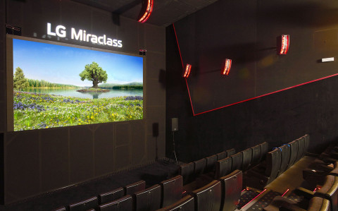 스페인 빌라노바 극장에 조성된 시네마 LED LG 미라클래스를 활용한 프리미엄 상영관