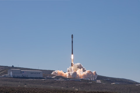 스페이스X(SpaceX)의 트랜스포터-9(Transporter-9) 발사 장면